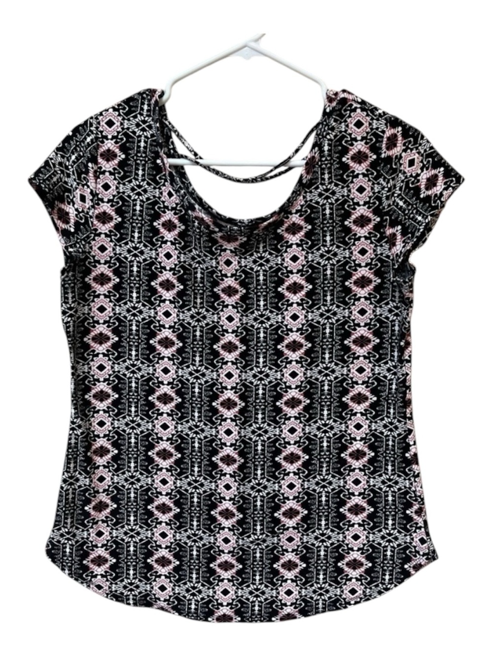 No Boundaries Juniors XXL Geometric Strappy Back Top Black Pink